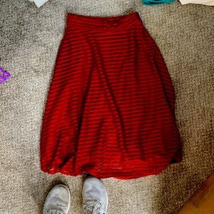 Lilhouette: Maroon: size medium